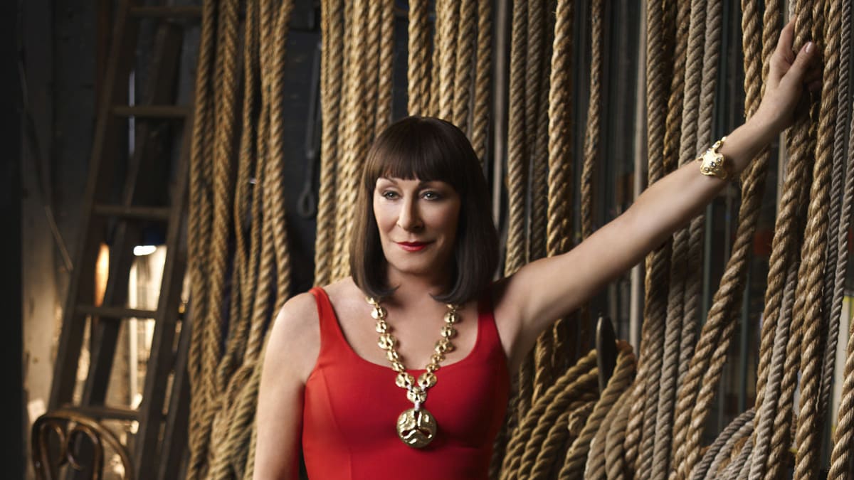 ‘smash Anjelica Huston On Her Husband S Death Eileen And Whether