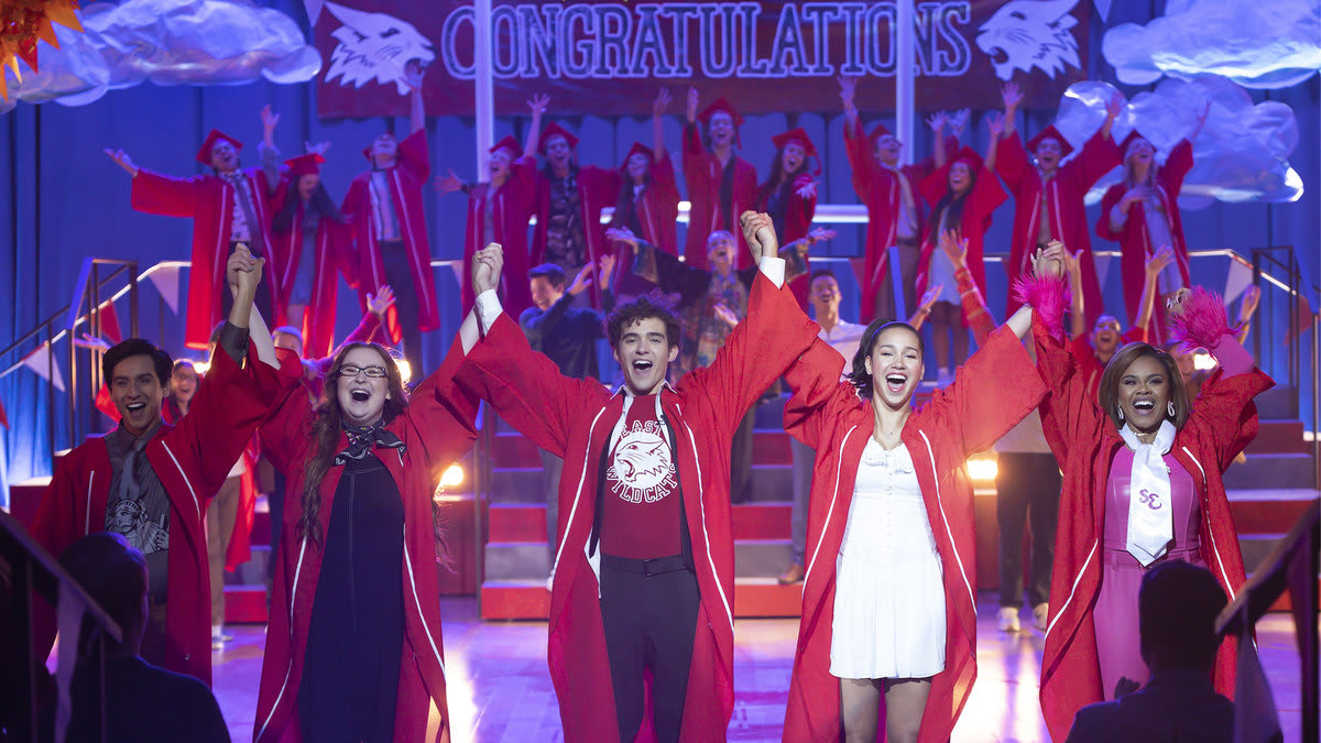A still from High School Musical: The Musical: The Series with Frankie A. Rodriguez, Julia Lester, Joshua Bassett, Sofia Wylie, and Dara Renee