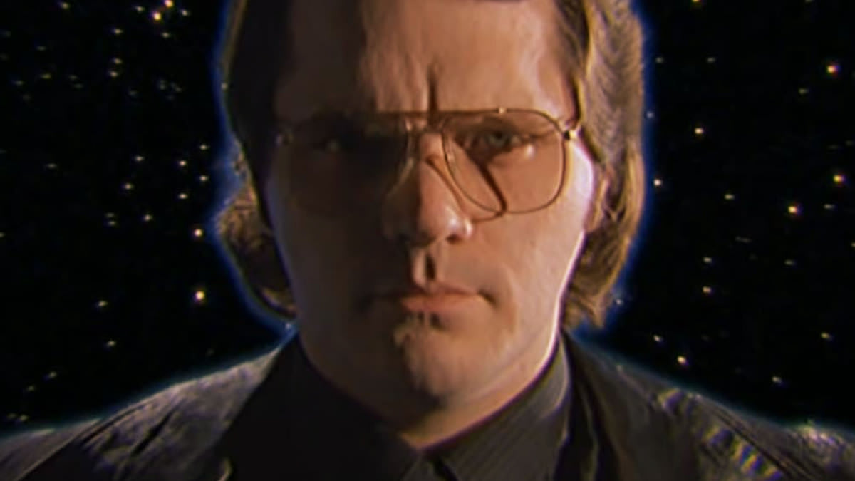 close up of Matthew Holness in front of a field of stars in ‘Garth Marenghi’s Darkplace’