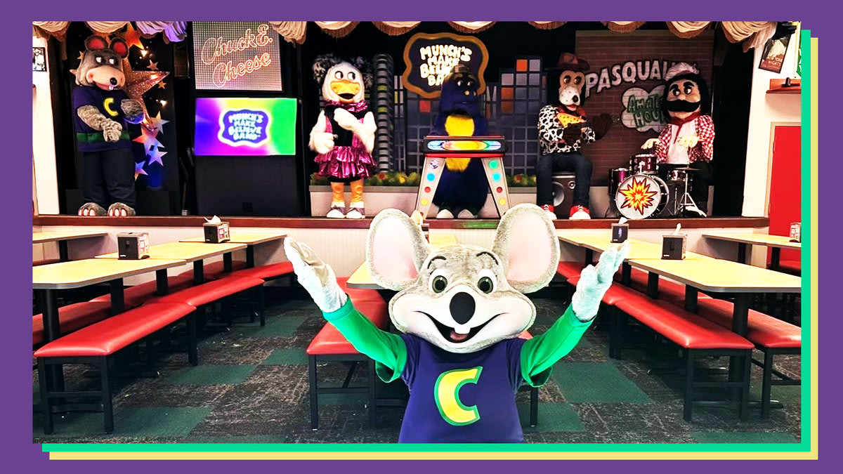 A picture of the last Chuck E Cheese Animatronic Band in Northridge, California.