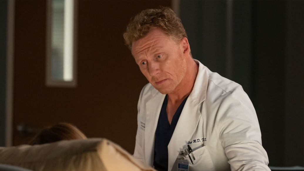 Kevin McKidd talks to a patient in a still from ‘Grey’s Anatomy'