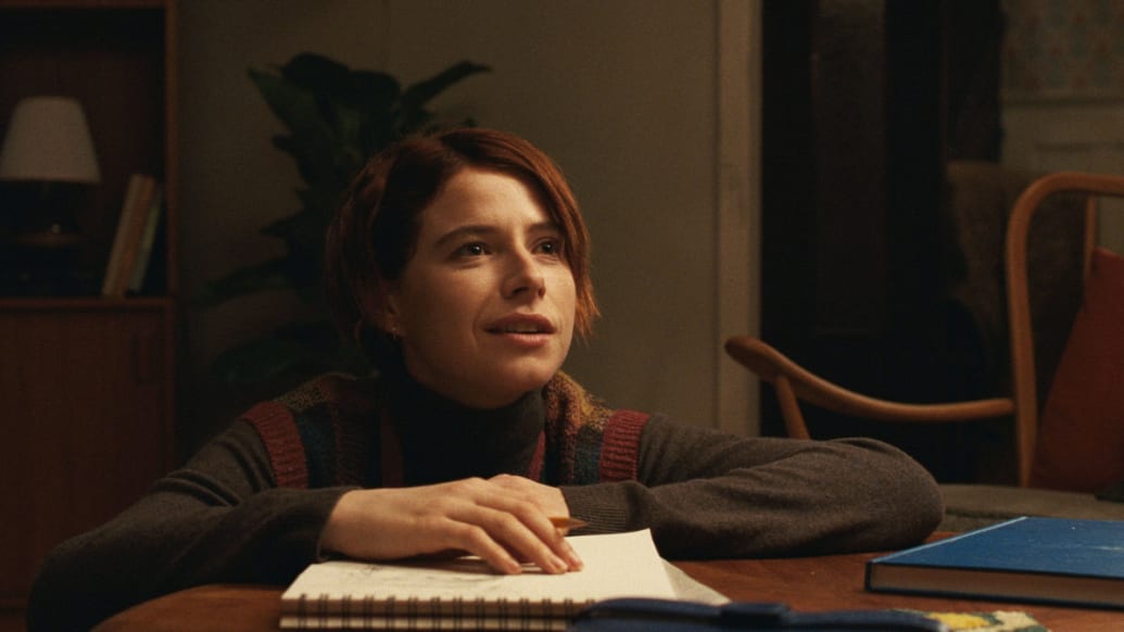 A photo with Jessie Buckley in the film Fingernails on Apple TV+