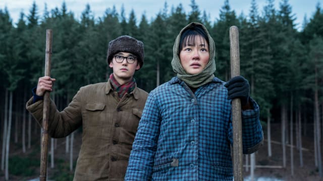 Yang Hewen as Bai Mulin, Zine Tseng as Young Ye Wenjie in the series 3 Body Problem on Netflix