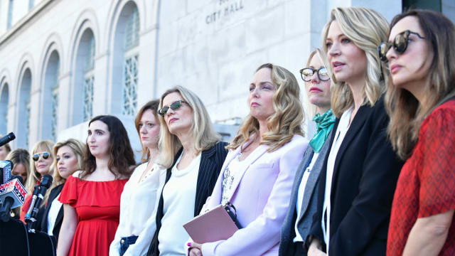 photo of Weinstein accusers lined up outside of a court house