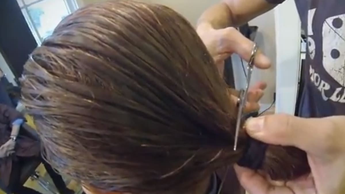 Shaun White cuts off hair for Locks of Love 