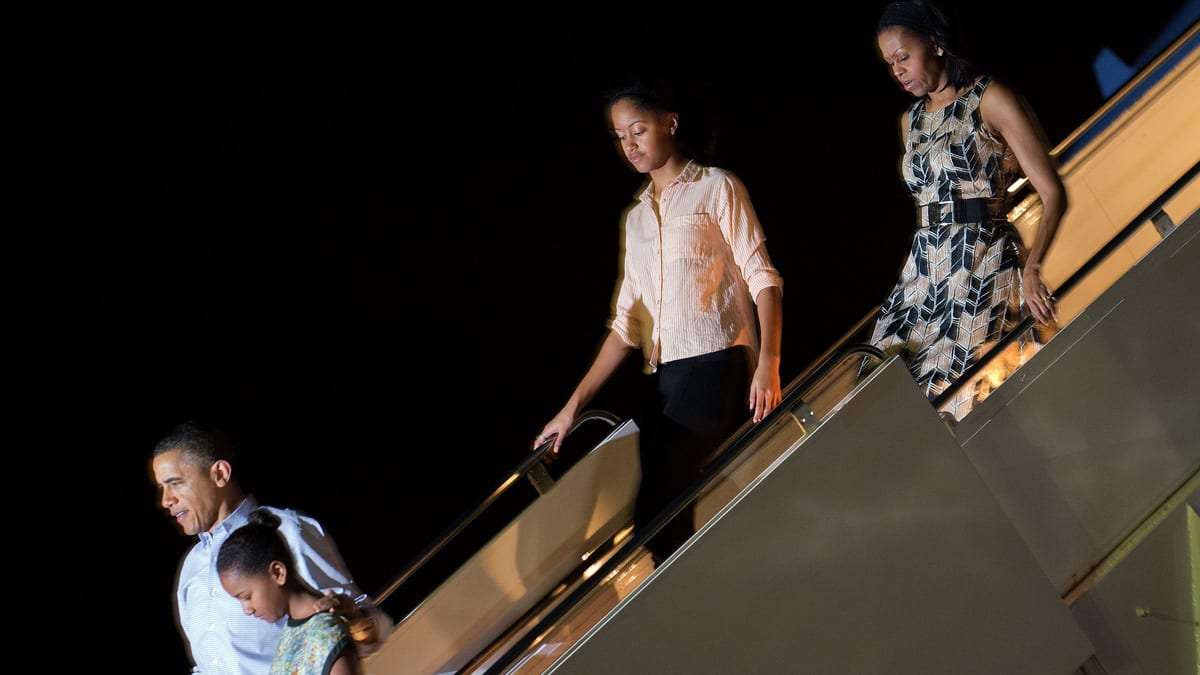 Obama Arrives in Hawaii for Christmas