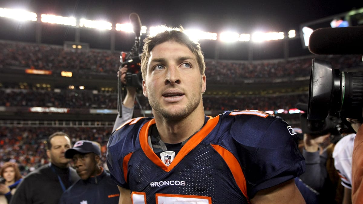 WTF is Tim Tebow doing in this gym video?
