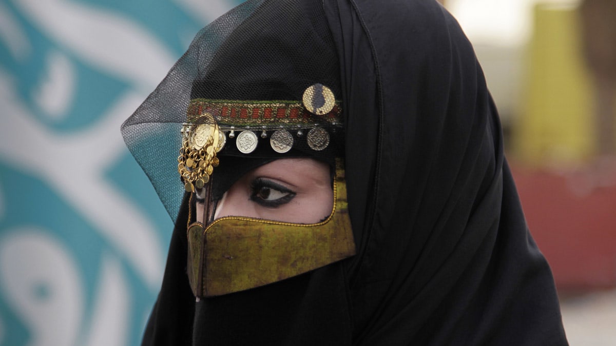 Saudi Arabias Religious Police Outlaw Tempting Eyes picture