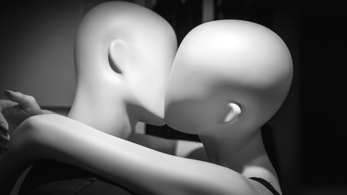 TV Series Are Using Mannequins for Sex Scenes, Crowd Shots Thanks to COVID-19