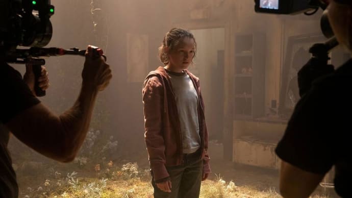 The Last of Us TV Series Bella Ramsey Pink Plaid Shirt
