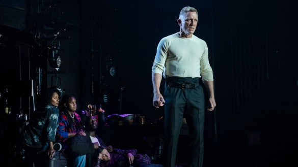 Daniel Craig's 'Macbeth' Is a Modern, Bloody Broadway Puzzle