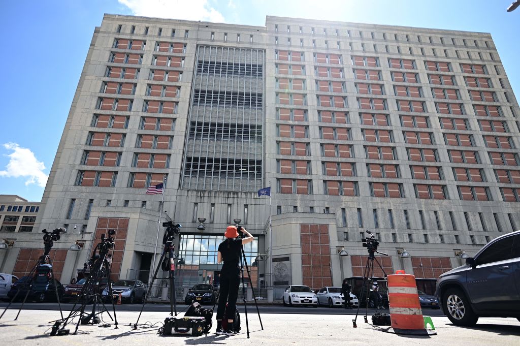 Media sets up in front of the Metropolitan Detention Center (MDC) in Brooklyn.