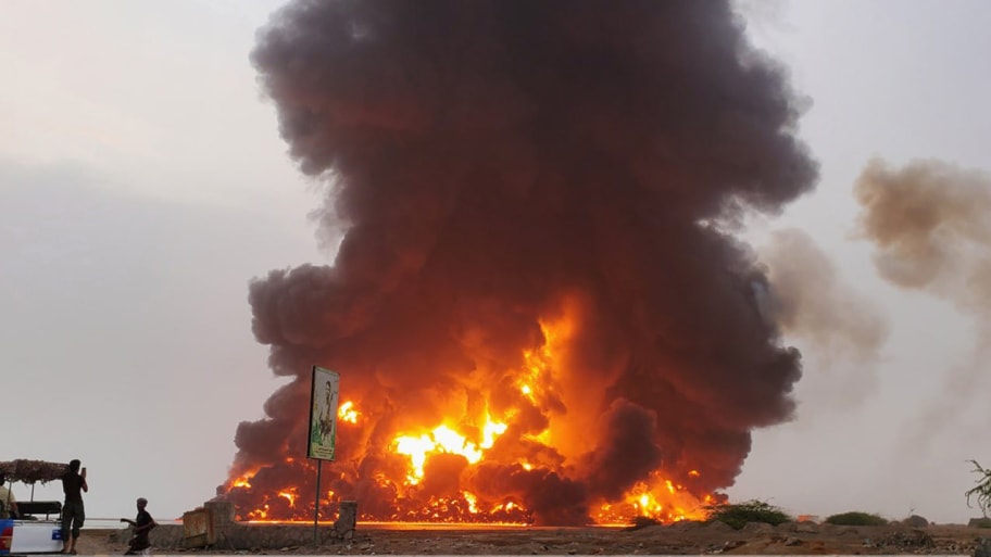 Port Hodeidah on fire