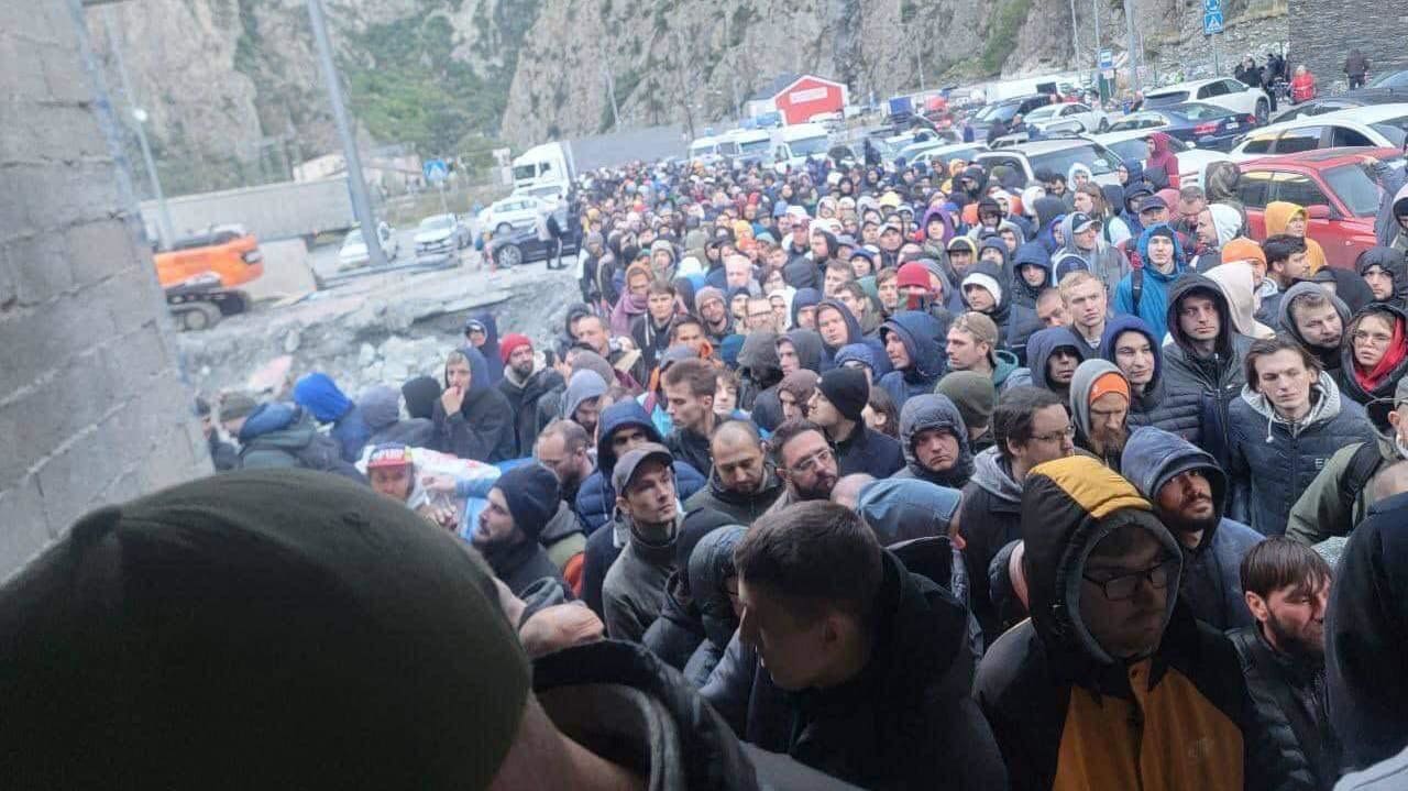 수천 명이 블라디미르 푸틴의 징집을 피하면서 러시아-조지아 국경의 혼란