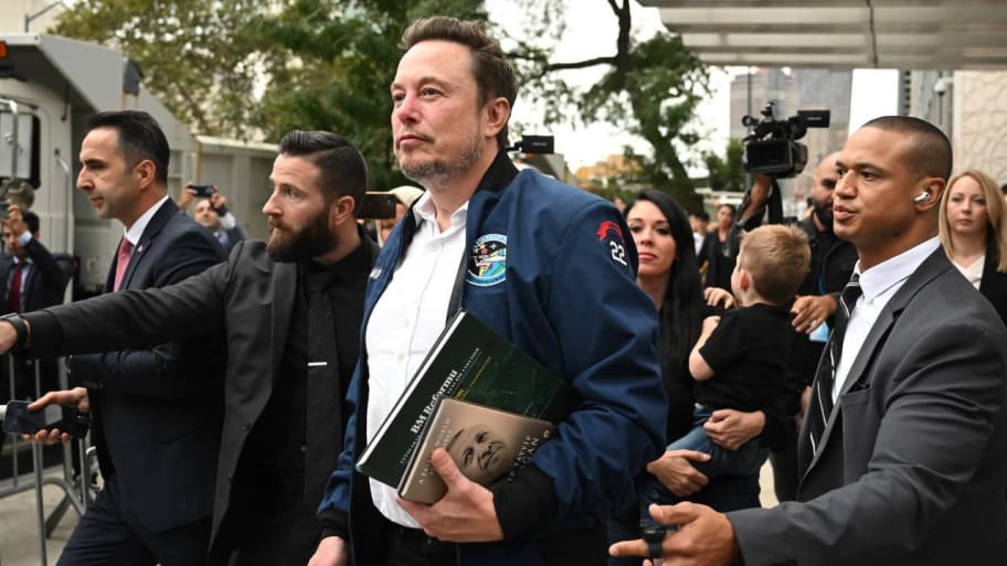 Elon Musk leaves at the Turkish House after meeting with Turkish President.