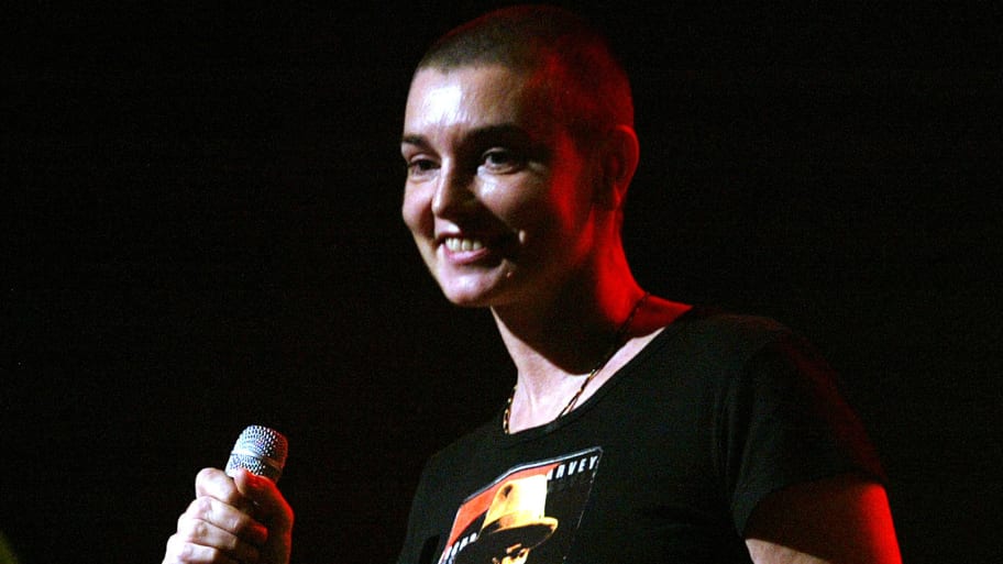 Singer Sinead O’Connor performs with reggae legend Burning Spear at the 5th Annual Jammy Awards in New York, April 26, 2005.