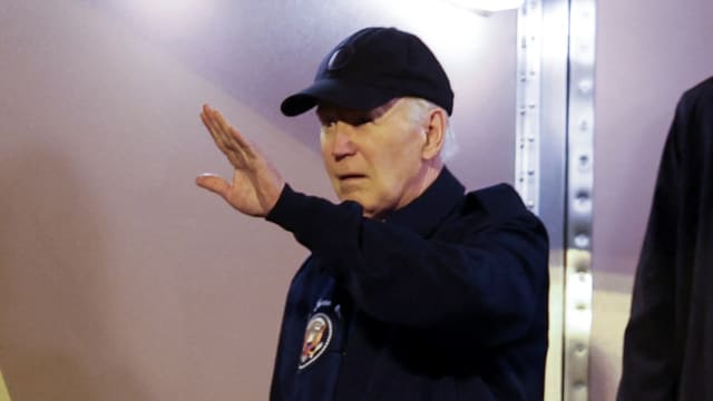 Joe Biden waving form the steps of Air Force One