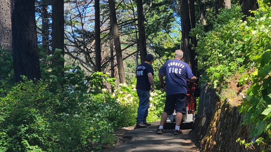 Corbett Fire and MCSO SARS have responded to Multnomah Fall to a report of someone falling off the trail. 