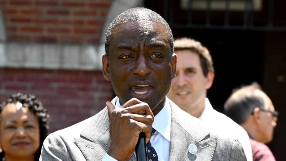 Yusef Salaam speaks as Stonyfield Organic Announces the Transition of Eight NYC Parks to Organic Maintenance by 2025